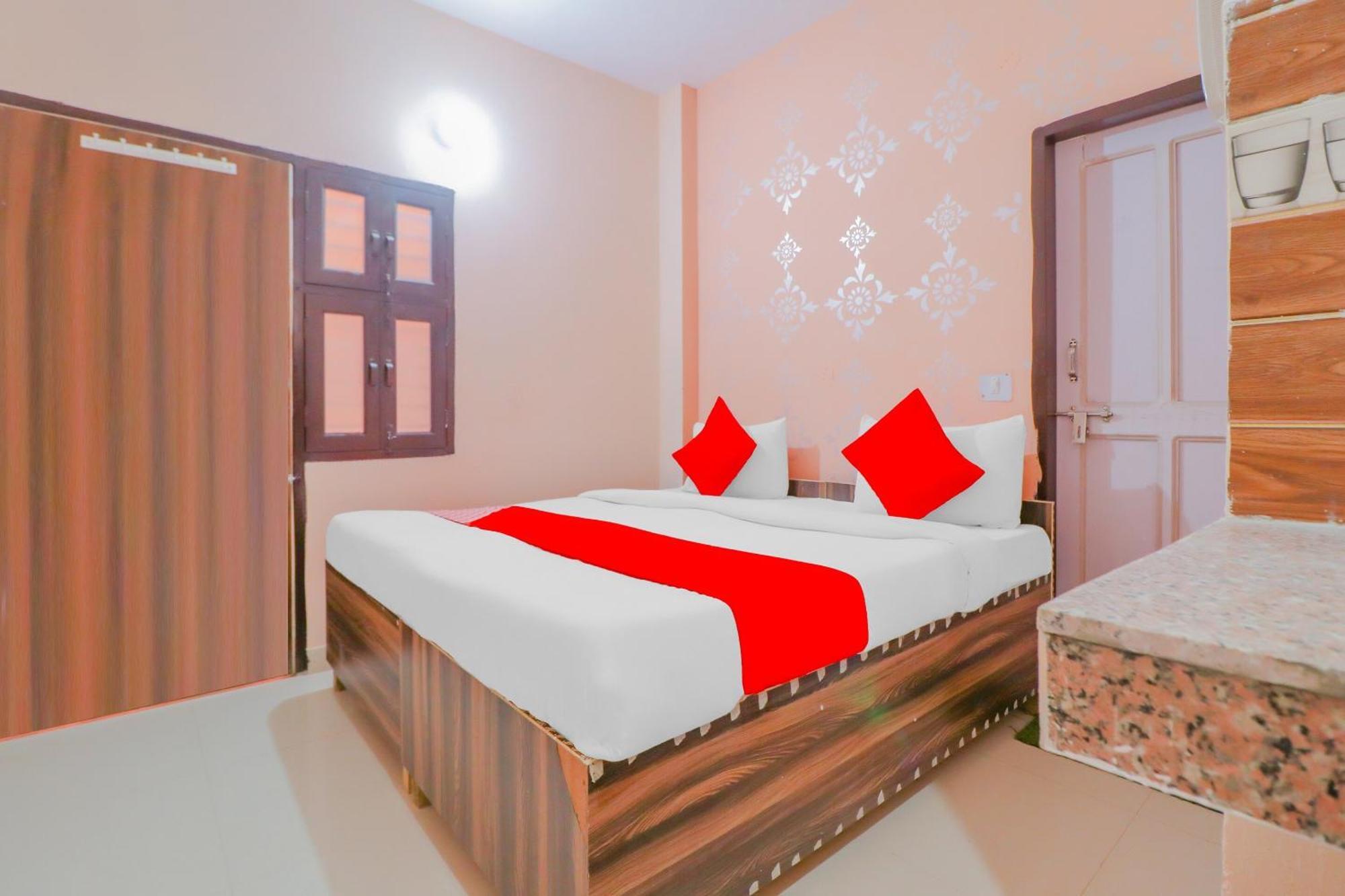 Hotel O Bhardwaj Guest House Garhi Harsaru Dış mekan fotoğraf